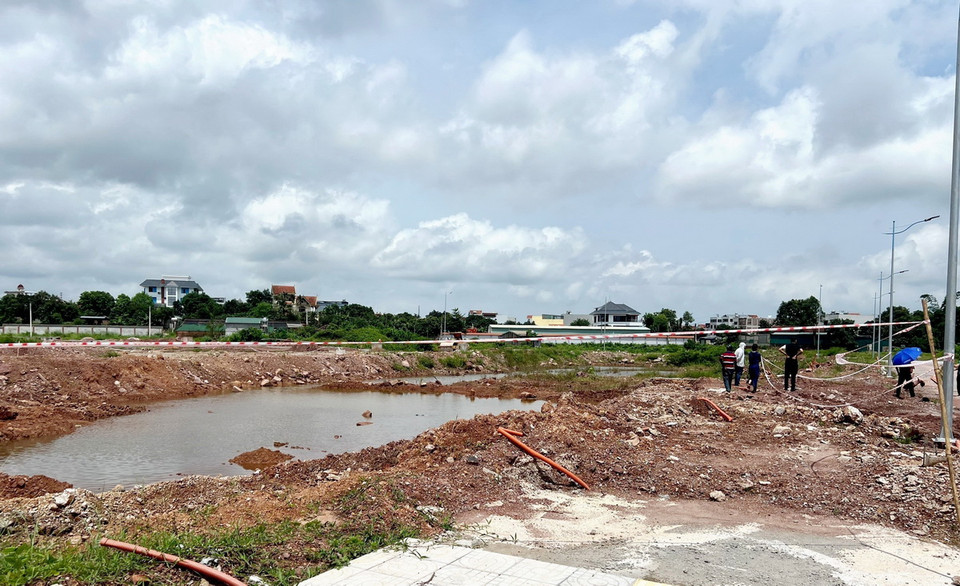 Khu vực dự án tái định cư nơi hai cháu nhỏ bị đuối nước. (Ảnh: TTXVN phát)