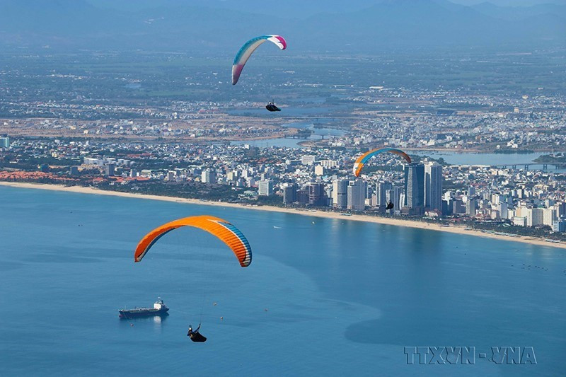 Giải Dù lượn Đà Nẵng mở rộng năm 2019 với chủ đề 'Bay trên Tiên Sa,' tại bán đảo Sơn Trà và bãi biển Thọ Quang (Đà Nẵng). (Ảnh: Trần Lê Lâm/TTXVN)