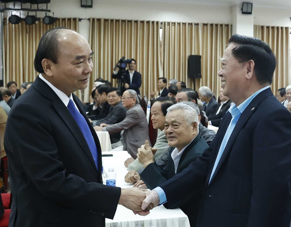 Chủ tịch nước Nguyễn Xuân Phúc và các đại biểu. (Ảnh: Thống Nhất/TTXVN)