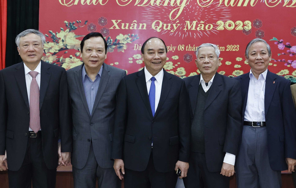 Chủ tịch nước Nguyễn Xuân Phúc và các đại biểu. (Ảnh: Thống Nhất/TTXVN)