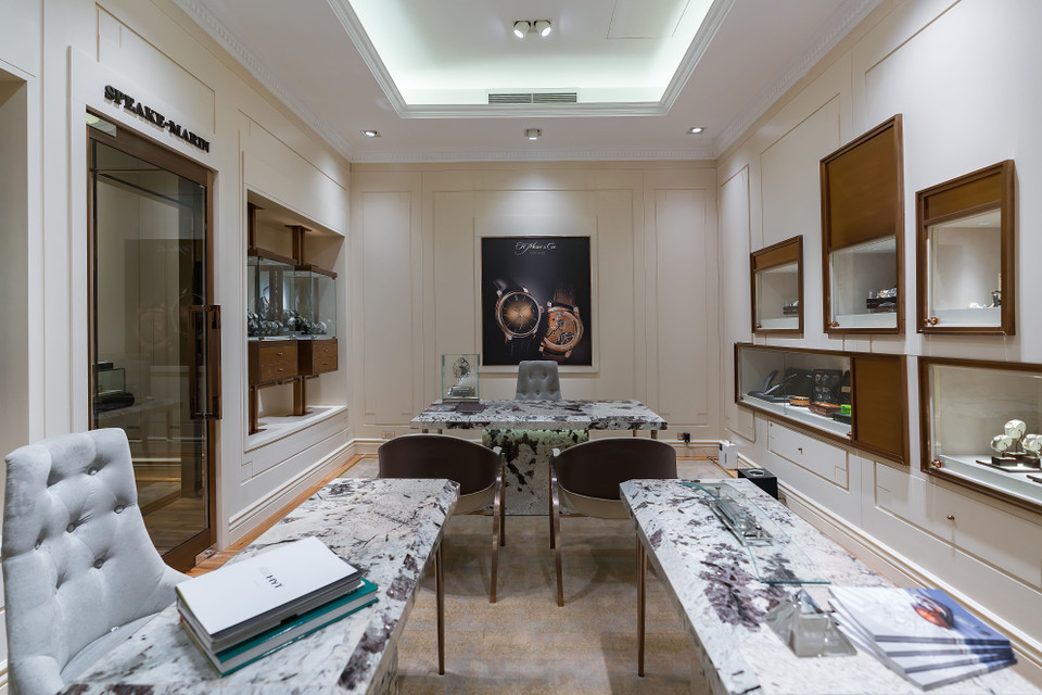 Căn phòng của nghệ thuật cơ khí: hộp nhạc Reuge, đồng hồ Speake-Marin, H. Moser &amp; Cie., Urwerk, HYT, Bell&amp;Ross, bút viết Grayson Tighe. 