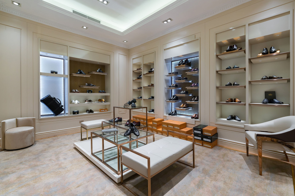Không gian dành cho những đôi giày thủ công đến từ thương hiệu trăm năm tuổi chuyên làm giày cho Nguyên thủ: Barrett. 
