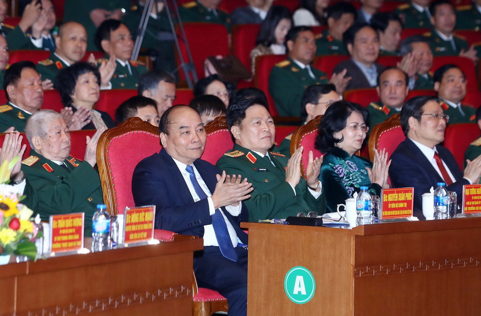 Thủ tướng Nguyễn Xuân Phúc và các đại biểu tham dự buổi lễ. (Ảnh: Thống Nhất/TTXVN)