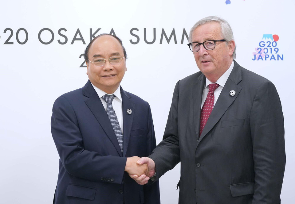 Thủ tướng Nguyễn Xuân Phúc gặp Chủ tịch Ủy ban Châu Âu Jean-Claude Junker. (Ảnh: TTXVN)