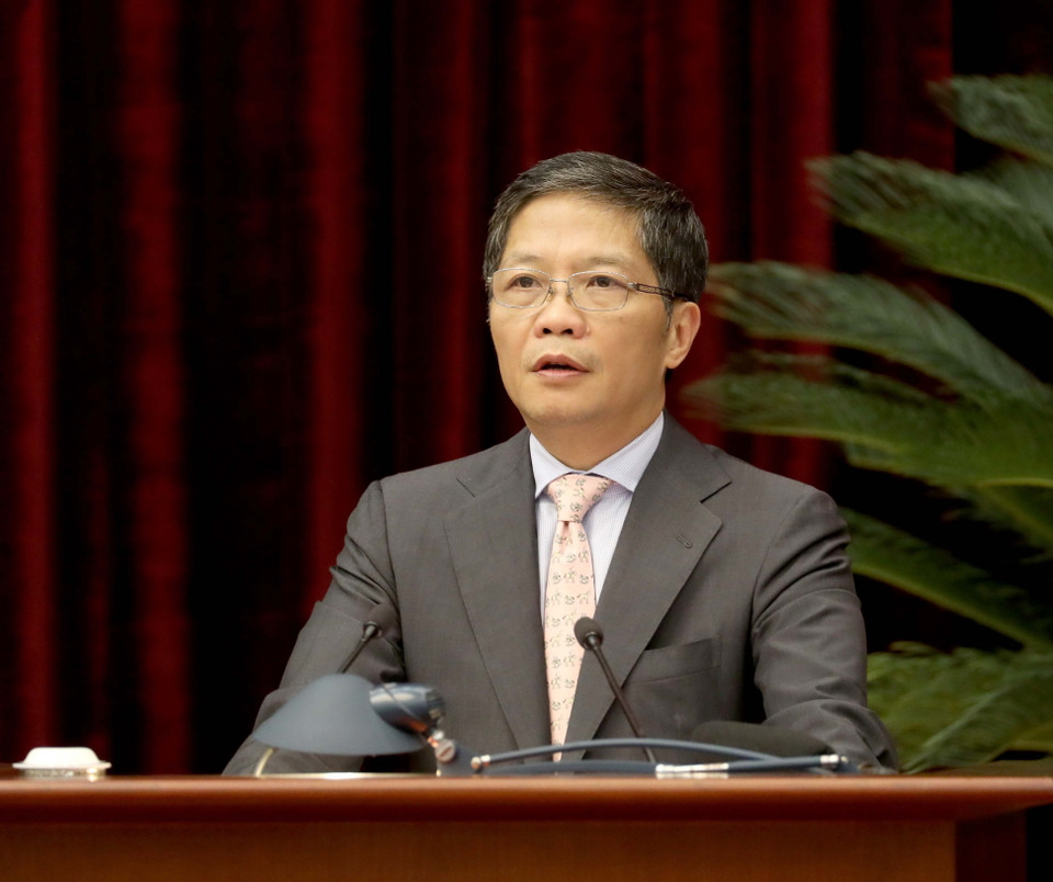 Ông Trần Tuấn Anh, Ủy viên Bộ Chính trị, Trưởng Ban Kinh tế Trung ương trình bày báo cáo tại hội nghị. (Ảnh: Phương Hoa/TTXVN)