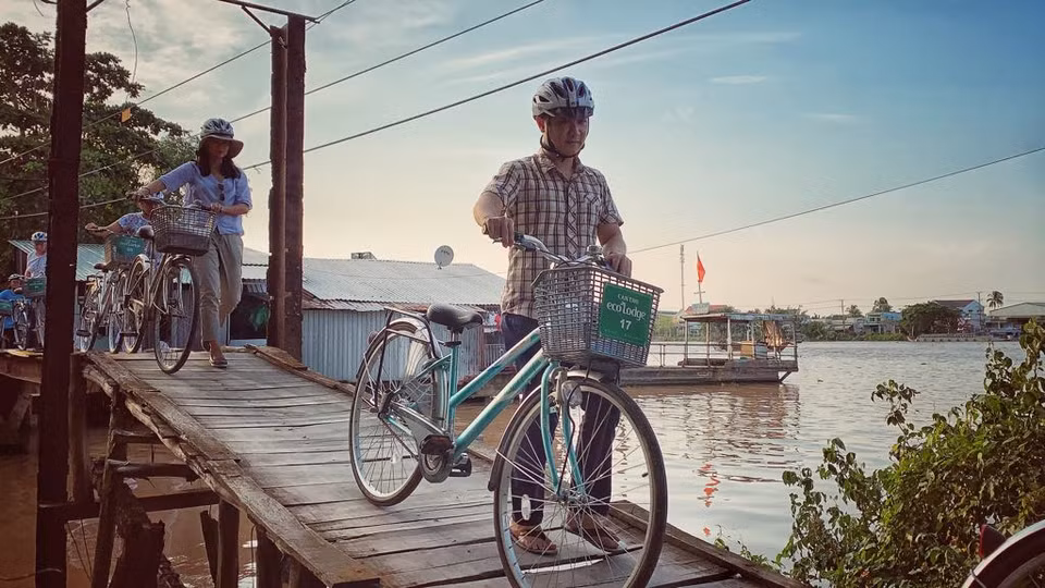 Du khách tiếp tục hành trình ghé thăm các thành quả của vườn ươm Nhơn Hưng . (Ảnh: M.Mai/Vietnam+)