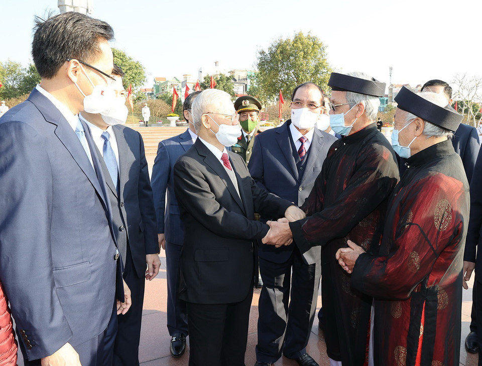 Tổng Bí thư Nguyễn Phú Trọng thăm hỏi nhân dân tại thành phố Hưng Yên, tỉnh Hưng Yên. (Ảnh: Trí Dũng/TTXVN)