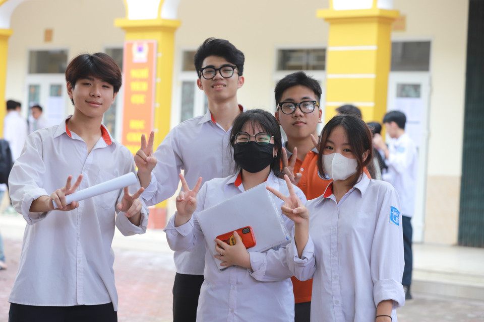 Nhiều sỹ tử tự tin chia sẻ có thể đạt từ 7,5 đến 8,5 điểm với bài thi môn Tiếng Anh. (Ảnh: PV/Vietnam+)