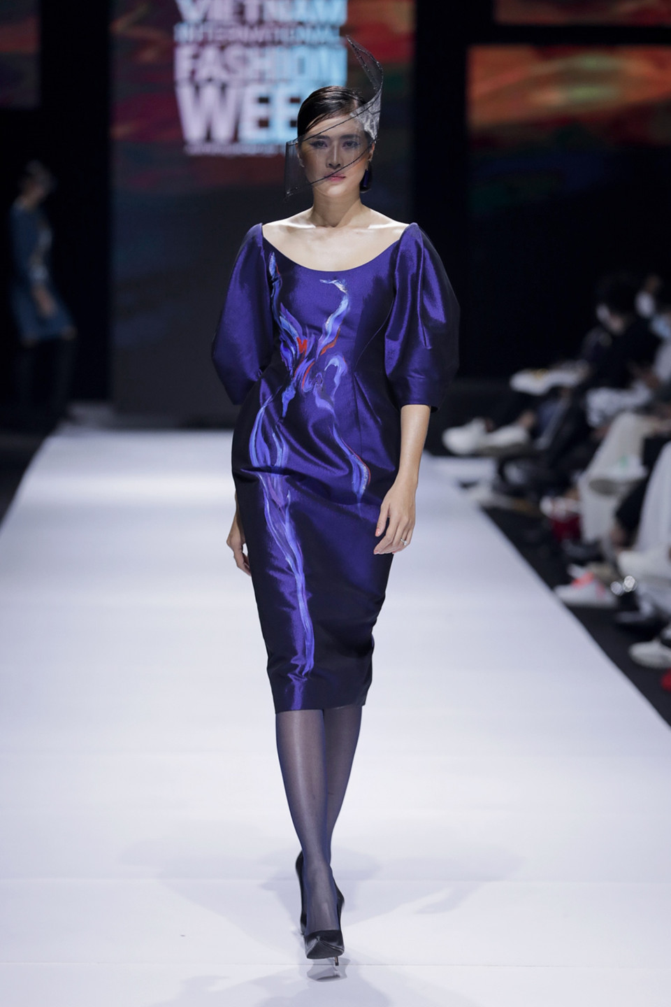 Những bức tranh nghệ thuật được tạo tác điêu luyện, ‘uốn lượn’ tinh tế qua từng thiết kế mang đậm dấu ấn riêng của Hoàng Quyên. (Ảnh: CTV/Vietnam+)