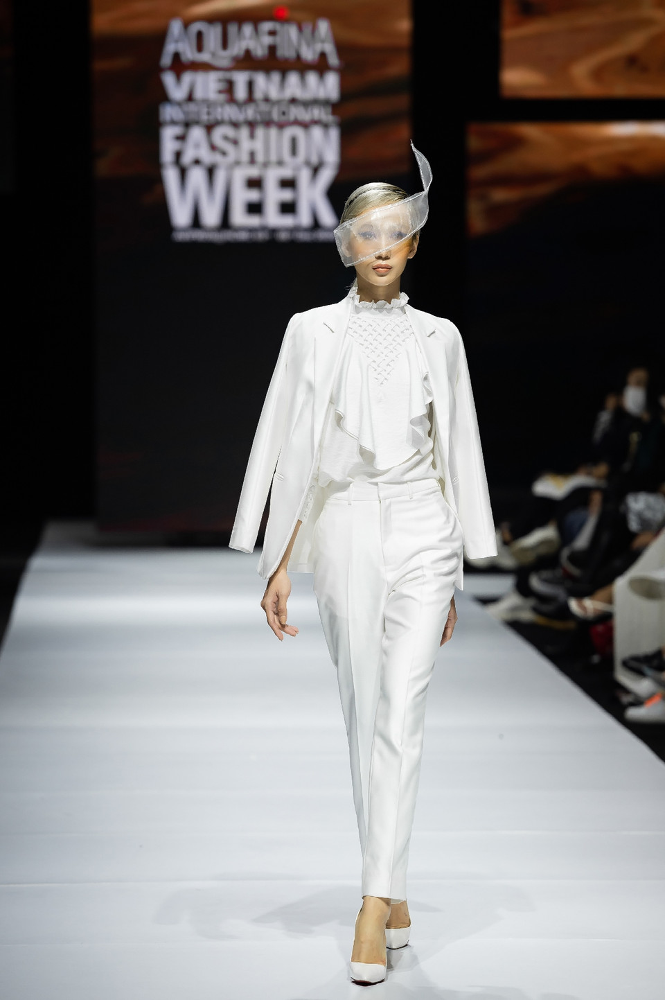 Ngắm những thiết kế trong bộ sưu tập 'Keep Blooming.' (Ảnh: CTV/Vietnam+)