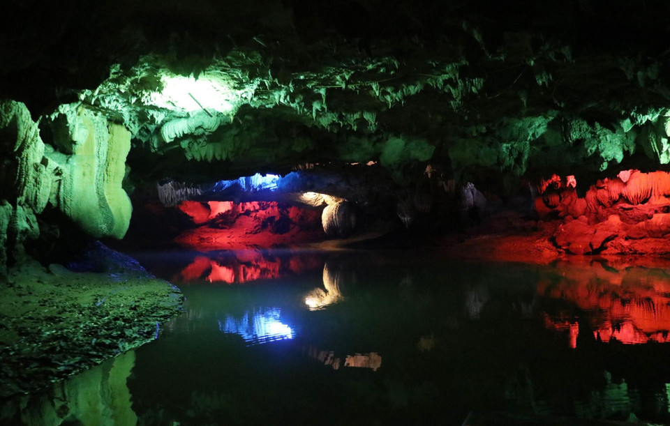 Vẻ đẹp tiềm ẩn trong động Thiên Hà. (Ảnh: Ninh Đức Phương/TTXVN)