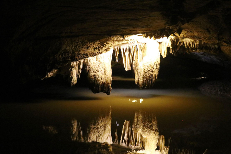 Vẻ đẹp tiềm ẩn trong động Thiên Hà. (Ảnh: Ninh Đức Phương/TTXVN)