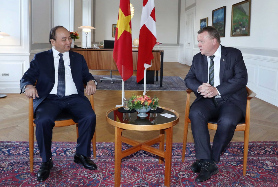 Thủ tướng Nguyễn Xuân Phúc và Thủ tướng Đan Mạch Lars Løkke Rasmussen trước khi hội đàm. (Ảnh: Thống Nhất/TTXVN)