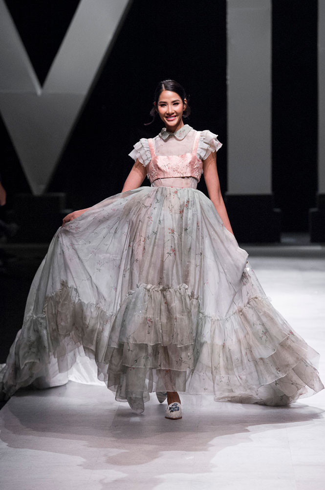 ... Maison Gattinoni đã khiến sàn diễn thực sự bay bổng và trang nhã. (Ảnh: BTC)