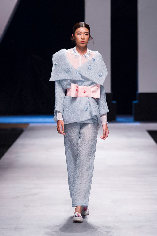 Từng mẫu thiết kế trên sàn diễn như một tuyệt tác nghệ thuật. (Ảnh: BTC)