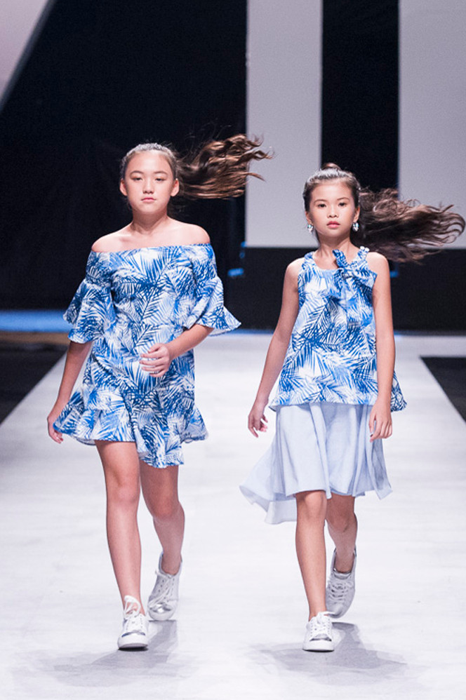 Bộ sưu tập của thương hiệu thời trang cao cấp đôi Couple TX được giới thiệu tới công chúng trong khuôn khổ Tuần lễ Thời trang quốc tế Việt Nam Xuân Hè 2018 vừa qua, tại Thành phố Hồ Chí Minh.