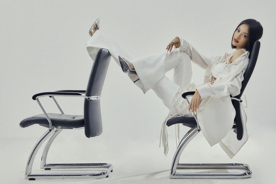 Quả là một ‘tắc kè hoa’ trong làng Hậu, Lona Kiều Loan luôn tìm ra hướng đi mới để phong cách trở nên đầy màu sắc và gây ấn tượng với khán giả. (Ảnh: Hoàng Phúc/Vietnam+)