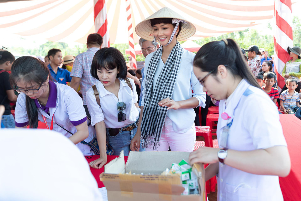 H’Hen Niê hy vọng, sau buổi nói chuyện này có thể phần nào giúp các bạn trẻ thêm kiến thức để bảo vệ mình, bảo vệ người khác. (Ảnh: Thiên An/Vietnam+)