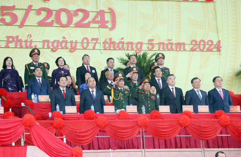 Các lãnh đạo, nguyên lãnh đạo Đảng và Nhà nước tham dự lễ kỷ niệm. (Ảnh: Lâm Khánh/TTXVN)