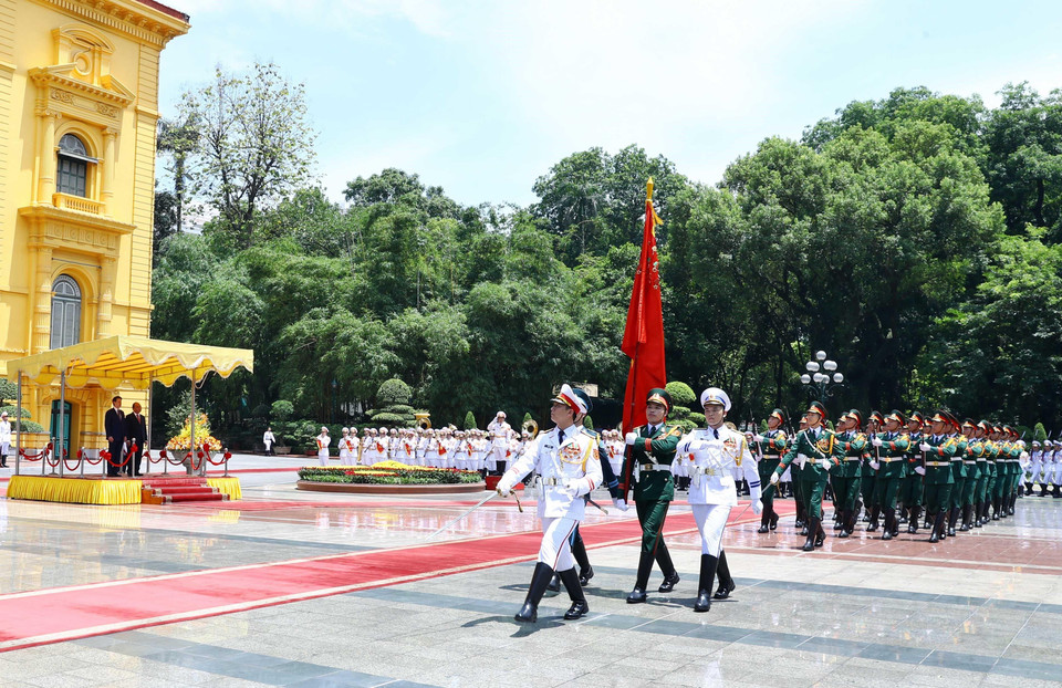 Lễ đón Thủ tướng Cộng hòa Italy Giuseppe Conte. (Ảnh: Thống Nhất/TTXVN)