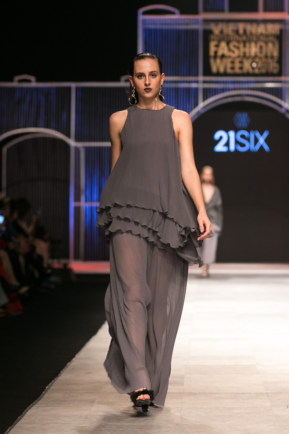 Êkíp sáng tạo muốn khắc họa hình ảnh người phụ nữ độc lập, luôn tràn đầy năng lượng và thường xuyên đi tới những vùng miền khác nhau trên thế giới. (Ảnh: BTC)