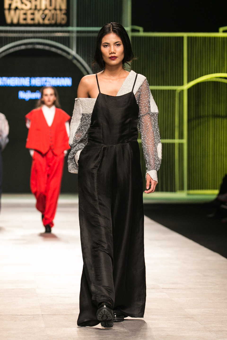 Các bộ sưu tập đặt tiêu chí chọn lựa chất liệu lên hàng đầu, cũng như thử nghiệm những kỹ thuật cắt may, dệt kỳ công mới của Học viện. (Ảnh: BTC)