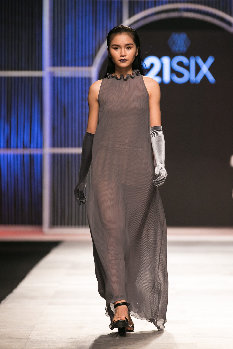 Nhà thiết kế Đoàn Thu Hòa từng chia sẻ, bộ sưu tập là hành trình đi tìm bản ngã của một cô gái trưởng thành. (Ảnh: BTC)