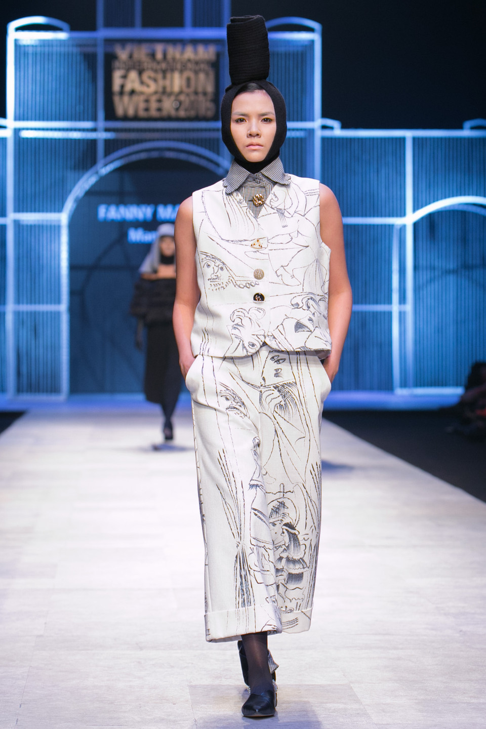 Đặc biệt, bộ sưu tập còn sử dụng những miếng vải 3D có hoa văn in trực tiếp lên trang phục... (Ảnh: BTC)