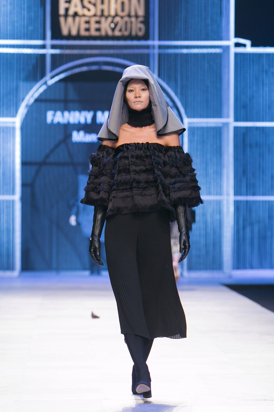 ... và chất liệu vải xếp ly tỉ mỉ. (Ảnh: BTC)