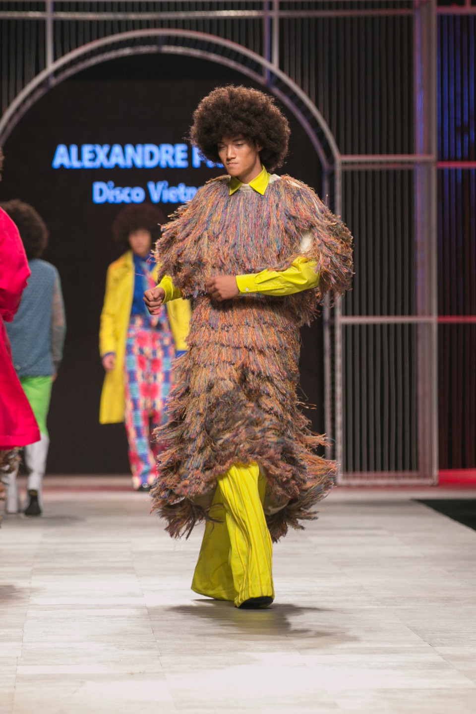 ....phá bỏ mọi quy tắc catwalk thông thường, mang đến những hoài niệm về một thời đã xa.(Ảnh: BTC)