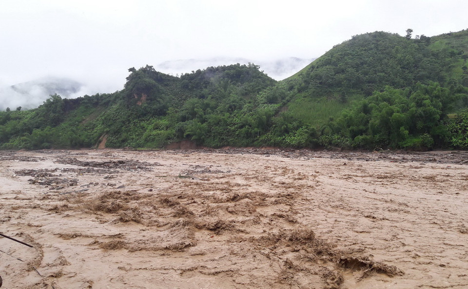 Lũ ống, lũ quét ở thị trấn Ít Ong, huyện Mường La, tỉnh Sơn La. (Ảnh: Nguyễn Cường/TTXVN)