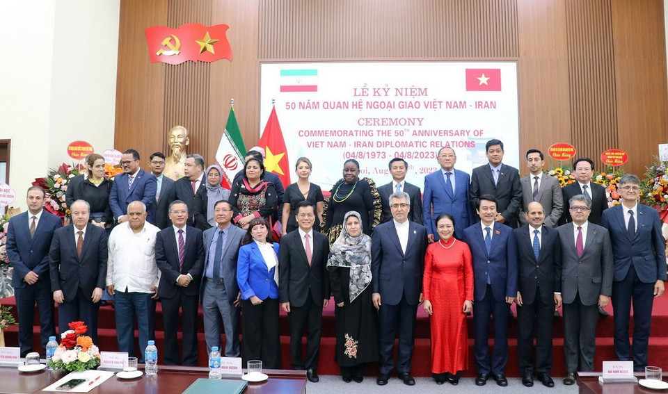 Các đại biểu chụp ảnh lưu niệm. (Ảnh: TTXVN phát)