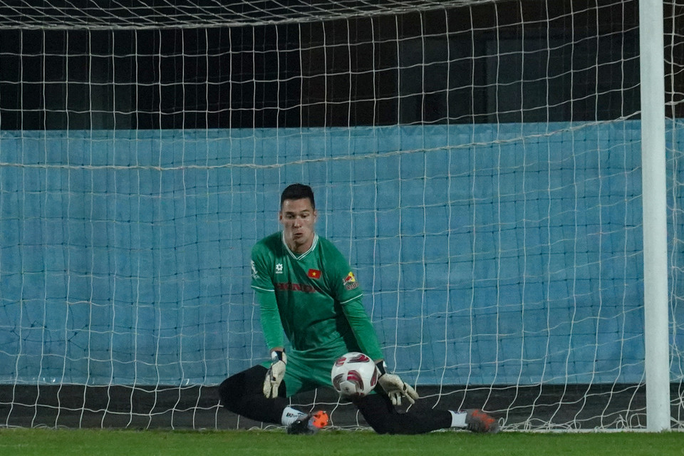 Trong bối cảnh thủ môn Đặng Văn Lâm gặp chấn thương, người hâm mộ càng kỳ vọng vào màn tỏa sáng của thủ thành mang 'đẳng cấp châu Âu.' (Ảnh: Việt Anh/Vietnam+)