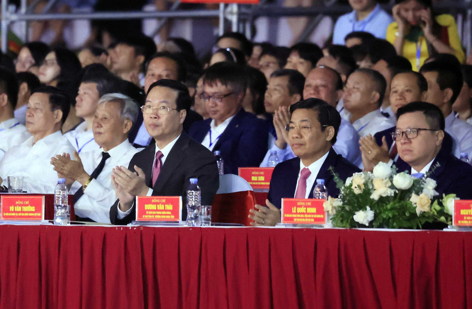 Chủ tịch nước Võ Văn Thưởng dự Lễ Kỷ niệm 60 năm ngày Bác Hồ về thăm và chỉ đạo Đại hội Đại biểu Đảng bộ tỉnh Hà Bắc lần thứ nhất (17/10/1963-17/10/2023). (Ảnh: Thống Nhất/TTXVN)