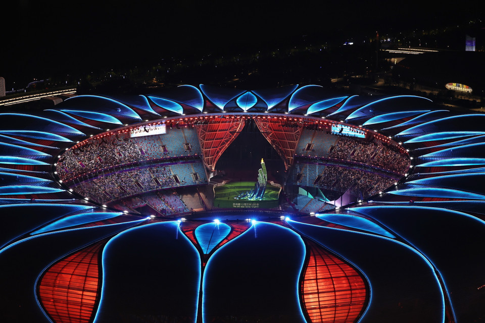 Quang cảnh Sân vận động Olympic Hàng Châu trong Lễ Bế mạc ASIAD 2023 tối 8/10. (Ảnh: THX/TTXVN)