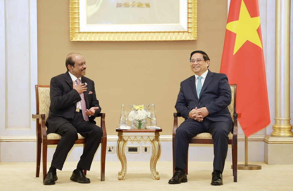 Thủ tướng Phạm Minh Chính tiếp ông M.A.Yusuff Ali, Chủ tịch Tập đoàn Lulu, tập đoàn bán lẻ với hệ thống chuỗi siêu thị lớn tại Trung Đông, châu Á, châu Âu. (Ảnh: Dương Giang/TTXVN)