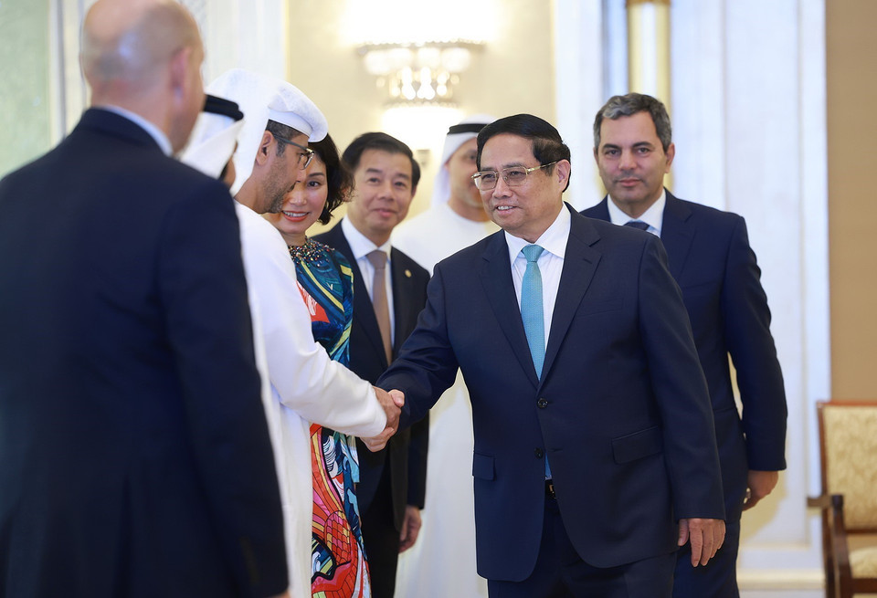 Thủ tướng Phạm Minh Chính tiếp ông Bader Abdulla Almatrooshi, Đại sứ đặc mệnh toàn quyền Các Tiểu vương quốc Arab Thống nhất (UAE) tại Việt Nam. (Ảnh: Dương Giang/TTXVN)