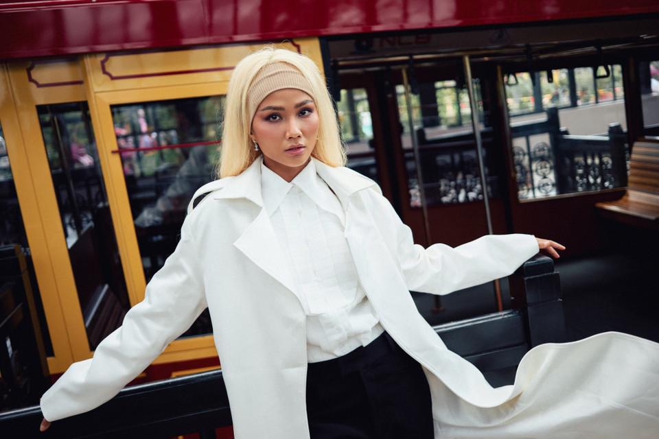 Cùng ngắm bộ ảnh của H'Hen Niê. (Ảnh: CTV/Vietnam+)