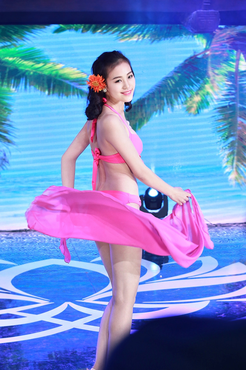 Trình diễn bikini là phần thi bắt buộc. (Ảnh: BTC)