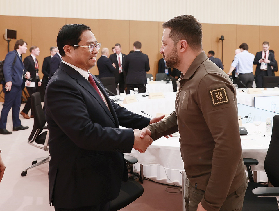 Thủ tướng Phạm Minh Chính gặp Tổng thống Ukraine Volodymyr Zelensky. (Ảnh: Dương Giang/TTXVN)