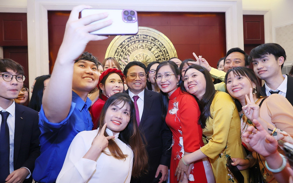 Thủ tướng Phạm Minh Chính với cộng đồng người Việt Nam tại Trung Quốc. (Ảnh: Dương Giang/TTXVN)