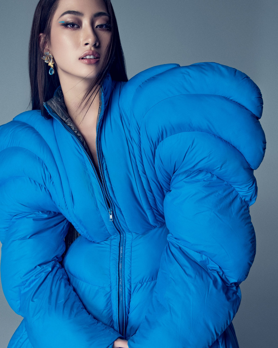 Được biết, nàng hậu tri thức của showbiz Việt luôn giữ được thành tích học tập tốt suốt từ nhỏ tới giờ. Chưa dừng lại ở đó, cô nàng còn có thành tích IELTS 7,5. (Ảnh: CTV/Vietnam+)