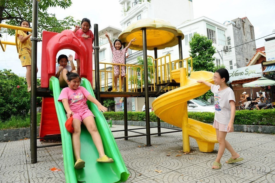 Điểm vui chơi dành cho thiếu nhi tại 171 Chùa Hàng, phường Dư Hàng, quận Lê Chân do Thành đoàn Hải Phòng trao tặng. (Ảnh: Minh Đức /TTXVN)