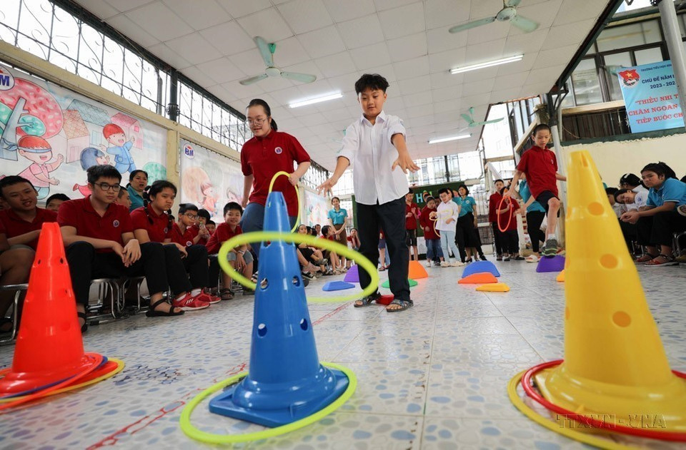 Tổ chức các trò chơi dân gian trong các cơ sở giáo dục tạo cho học sinh yêu thích các trò chơi dân gian, tăng tính tự tin, tinh thần đoàn kết và nâng cao thể chất. (Ảnh: Thanh Tùng/TTXVN)