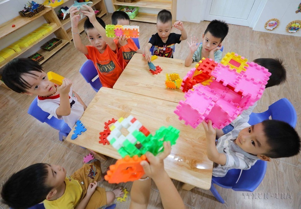 Chủ đề năm học 2023-2024 là "Xây dựng trường mầm non hạnh phúc, lấy trẻ em làm trung tâm" gắn với việc nâng cao chất lượng. (Ảnh: Thanh Tùng/TTXVN)