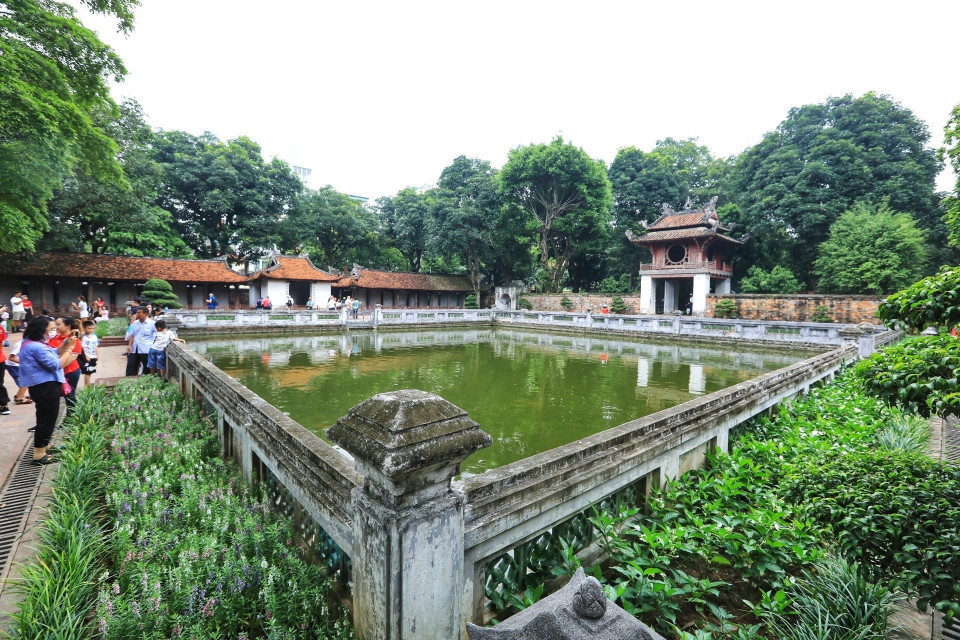 Văn Miếu-Quốc Tử Giám là địa điểm tham quan của nhiều du khách mỗi khi đến Hà Nội. (Ảnh: Tuấn Anh/TTXVN)