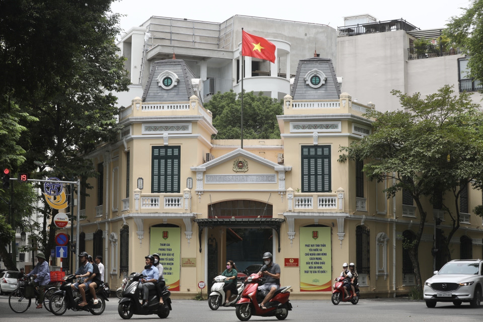 Tòa nhà trụ sở Công an quận Hoàn Kiếm (trước đây là Sở Cảnh sát Trung ương) bên Hồ Gươm. (Ảnh: Minh Quyết/TTXVN)