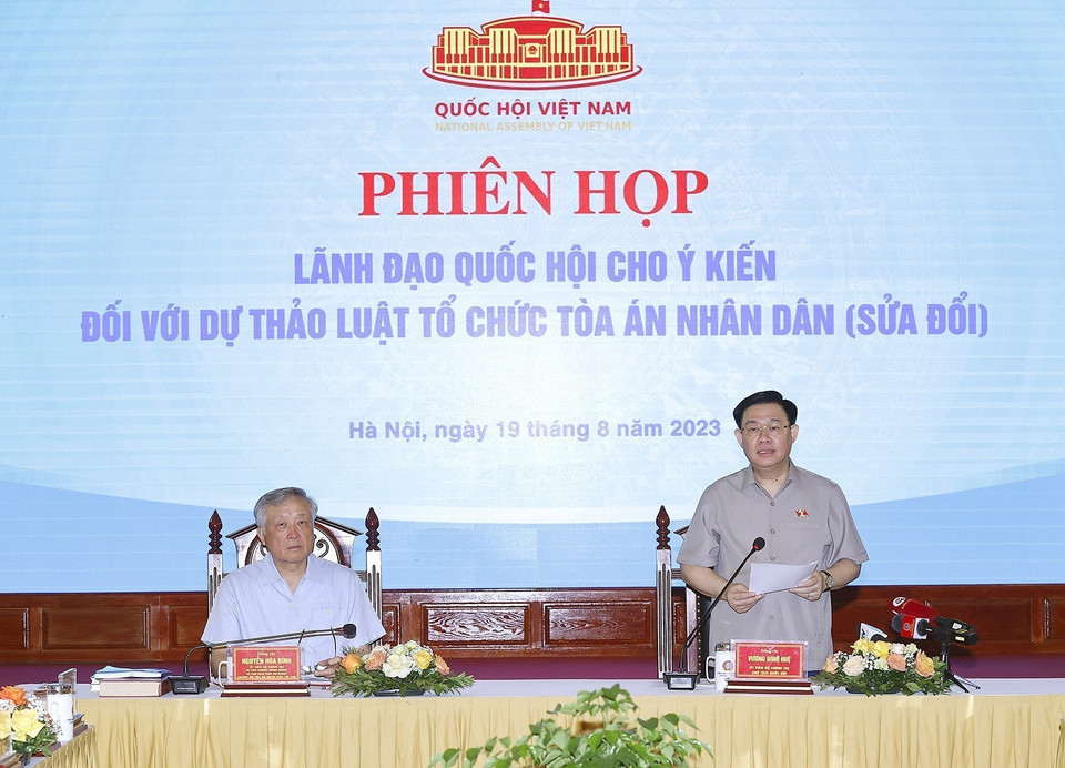 Chủ tịch Quốc hội Vương Đình Huệ chủ trì Phiên họp. (Ảnh: Doãn Tấn/TTXVN)