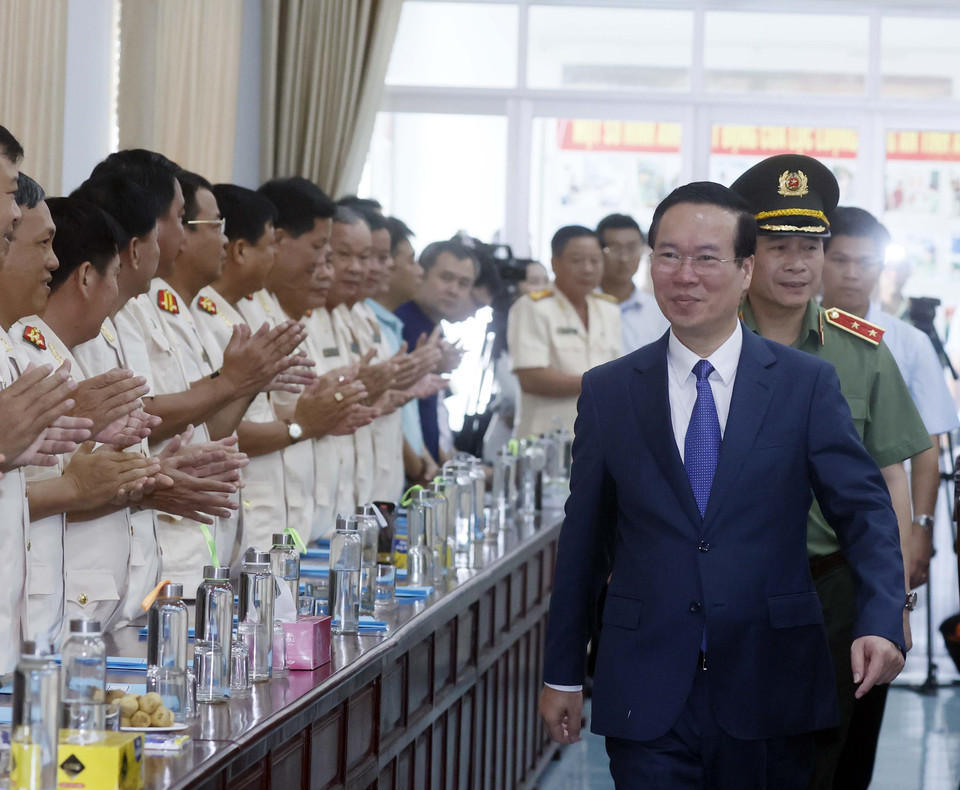 Nhân kỷ niệm 78 năm Ngày truyền thống lực lượng Công an Nhân dân (19/8/1945-19/8/2023), sáng 19/8, Chủ tịch nước Võ Văn Thưởng thăm Công an tỉnh An Giang. (Ảnh: Thống Nhất/TTXVN)