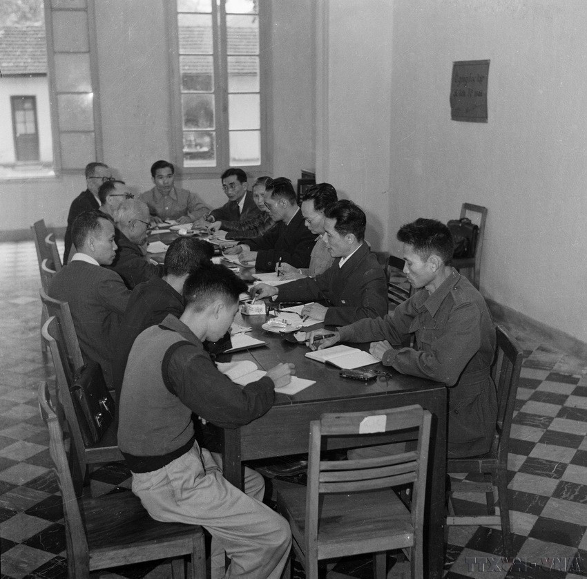 Đồng chí Tôn Đức Thắng và các đại biểu tham gia kỳ họp lần 4 của Ban thường trực Quốc hội khóa I, ngày 20/3/1955. (Ảnh: TTXVN)